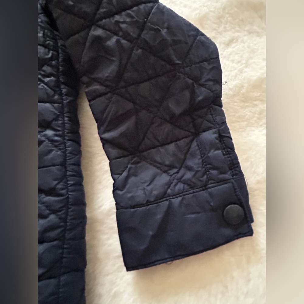 The North Face boys' lightweight quilted puffer coat with a hood Size 3T. - Picture 2 of 7